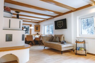 Wohnzimmer Ansicht neben Kachelofen