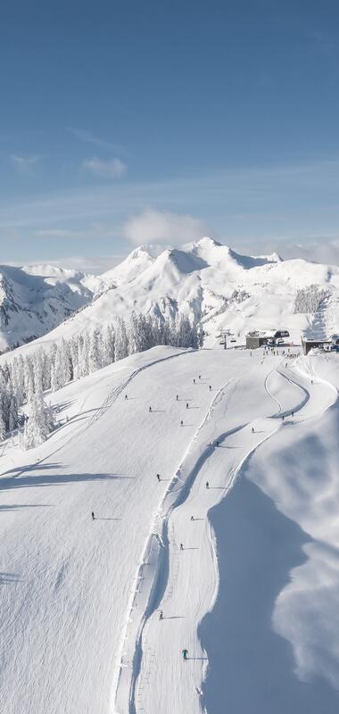 Skilift in Schneebedeckter Landschaft | © saalbach.com, Christian Wöckinger