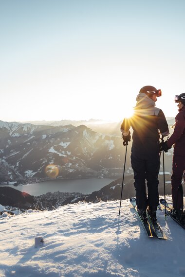 Sonnenaufgan mit Skifahrern auf der Shcmitenhoehe | © Zell am See-Kaprun Tourismus